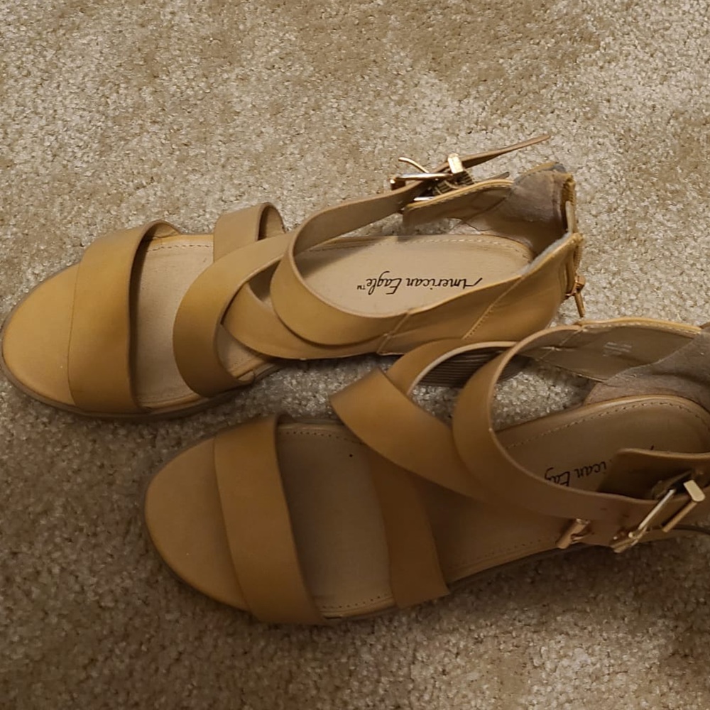American Eagle Sandals - size 8